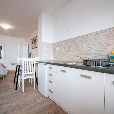 Apartmani Ema ザダル エクステリア 写真