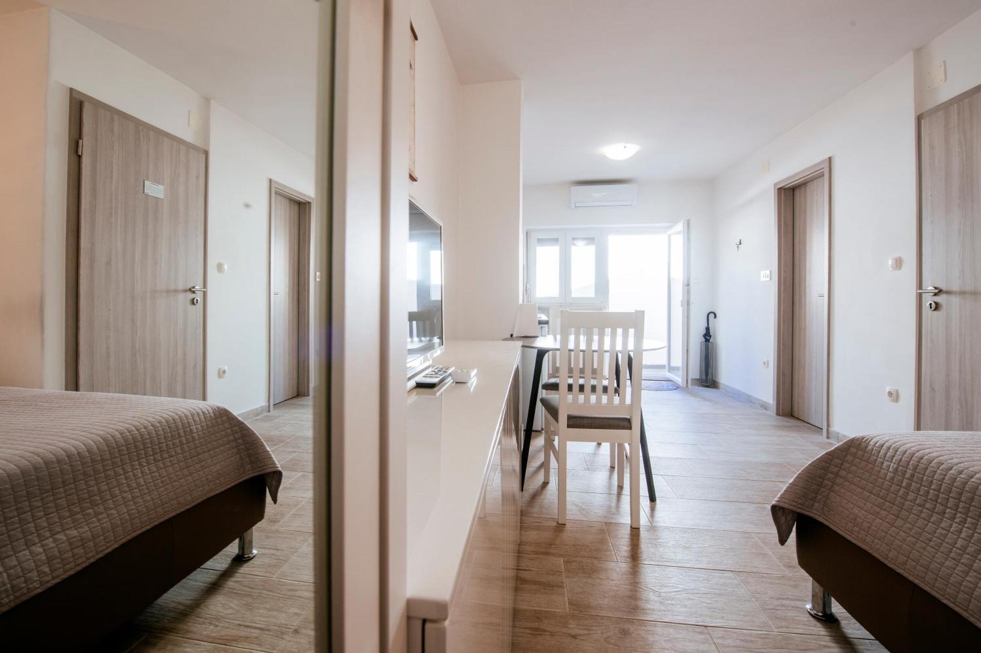 Apartmani Ema ザダル エクステリア 写真