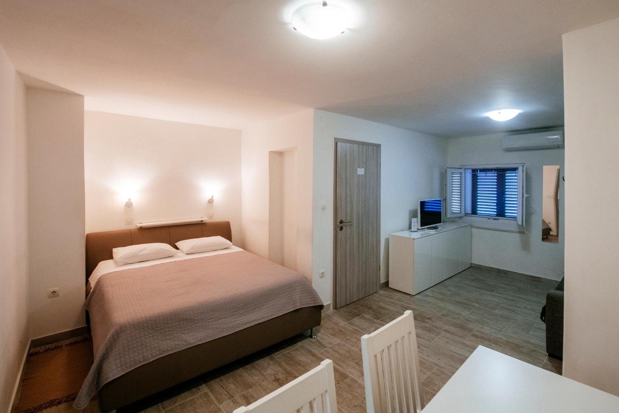 Apartmani Ema ザダル エクステリア 写真